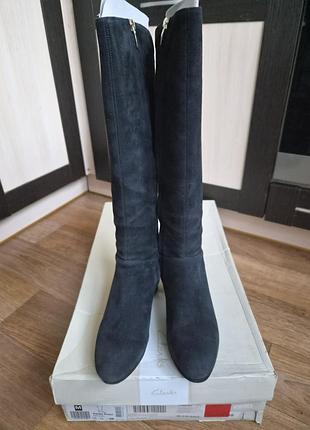Замшеві демі сапоги clarks