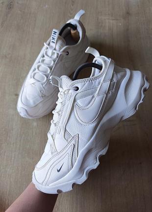 Крутые женские кроссовки  nike, оригинал, модель 2024 года , р.40,5.