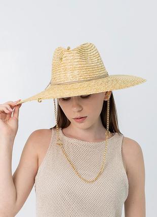 Шляпа соломенная федора с полями 11 см d.hats бежевая с цепью
