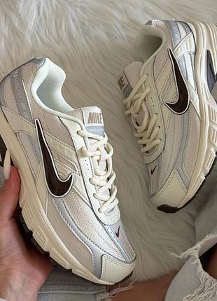 Nike initiator cream silver 2