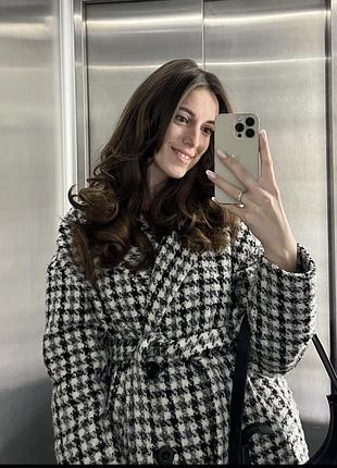 Стильне демісезонне пальто в гусячу лапку oversize