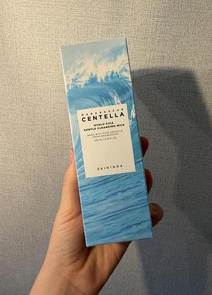 Skin1004 madagascar centella hyalu-cica gentle cleansing milk 200ml— делікатний засіб для вмивання та демакіяжу, створени для сухої, зневодненої шкіри