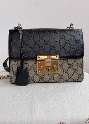 Сумка gucci-брендова,жіноча , що поєднує в собі структуровану канву та шкіру з фірмовим  тисненням
