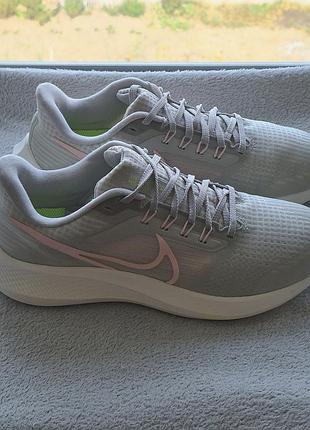 Кроссовки 40р. nike 6