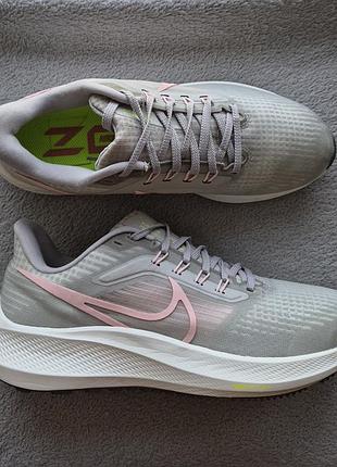 Кроссовки 40р. nike 4