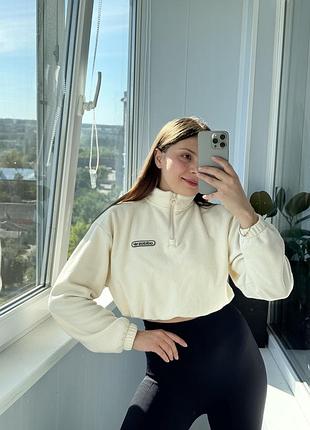 Вкорочена молочна фліска adidas з горлом