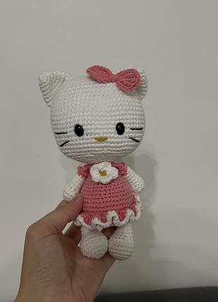 Вʼязана мʼяка іграшка з мультфільму хелоу кітті киця котик «hello kitty “ подарунок для дитини