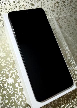 Продам xiaomi redmi note 12 pro  8/256gb чуть не новий пользований менше 3 місяців 120 герц батерея нова екран не побит цвет чорний