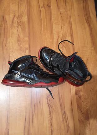 Чоловічі високі кросівки nike air jordan mars 270 "bred" / 43 розмір (27.5 см)