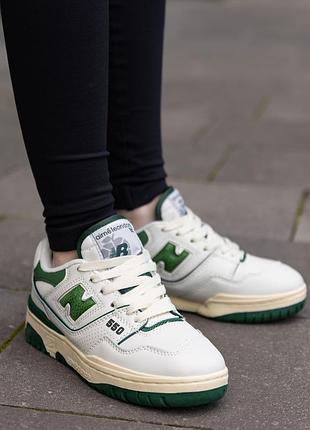 Жіночі шкіряні кросівки new balance білі із зеленим демісезонні легкі кроси нью беланс