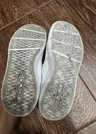 Кросівки adidas р-33 8