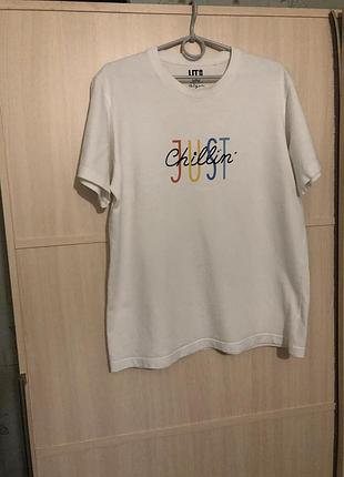 Футболка з цікавим надписом, розмір м, uniqlo . бавовна дуже якісна