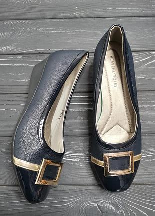 Красивые туфли с пряжкой