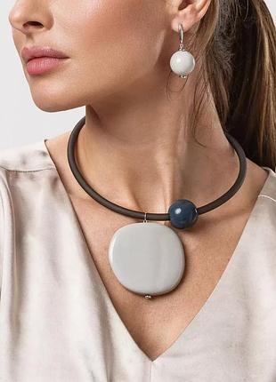 Жіноче кольє з ювелірної смоли grigio perla indira mkin030827
