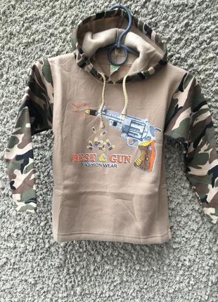 Стильная толстовка с капюшоном для мальчика