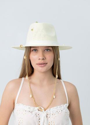 Капелюх федора з золотистим ланцюгом з мушлями d.hats молочний