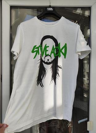 Біла футболка з принтом dj steve aoki від primark (офіційний мерч)