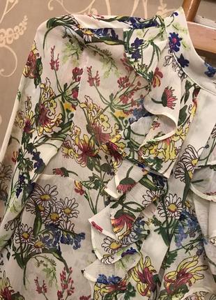 Нереально красивая и стильная брендовая блузка в цветах.4 фото