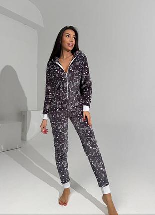 Женская пижама пожама sweetjama frozy с карманом на попе и капюшоном м фиолетовые котики