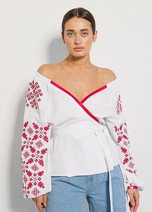 Вышиванка женская на запах с красной вышивкой гладью белая modna kazka mkar46768-2