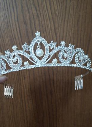 Нежная диадема с камнями swarovski, серебро
