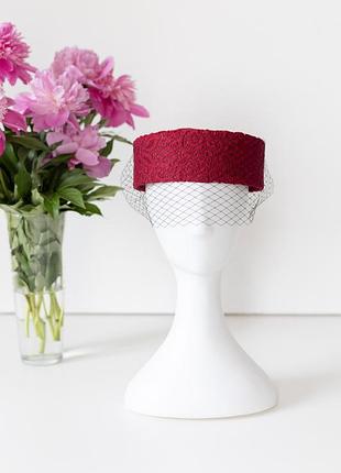 Шляпа таблетка с кружевом с вуалью d.hats бордовая
