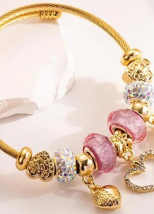 Браслет twisted rope с подвесками в форме сердец и шармами - pink&gold