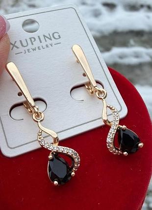 Серьги бесконечность с черным камешком 3см xuping ювелирный сплав (18к цвет золота 585п) 322-014