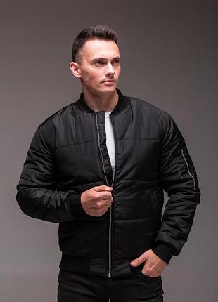 Куртка бомбер утеплена чорна кишеня на рукаві