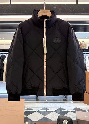 Чоловіча куртка пуховик бомбер burberry з вертикальним коміром, чорного кольору, m