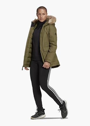 Парка женская adidas utilitas hooded parka olive (арт. gt1692) s (40-42)