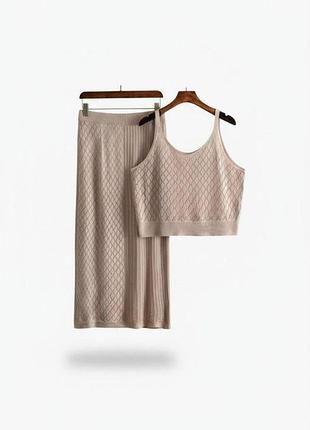 Жіночий трикотажний костюм з топом і спідницею міді в стилі zara | в'язаний літній комплект у бежевому кольорі l
