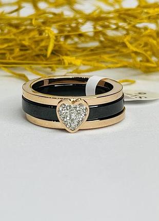 Чёрное женское кольцо из керамики с сердечком нержавеющая сталь 19