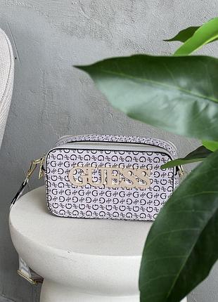 Сумка через плече guess big logo крос боді сіро-бежевий є