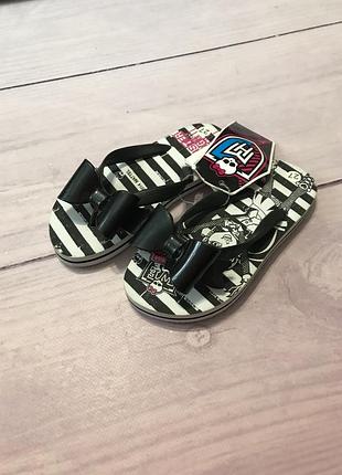 Шльопанці monster high шльопанці