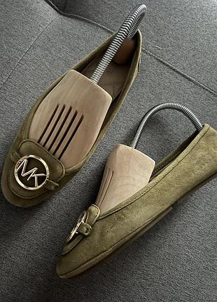 Оливкові замшові балетки michael kors