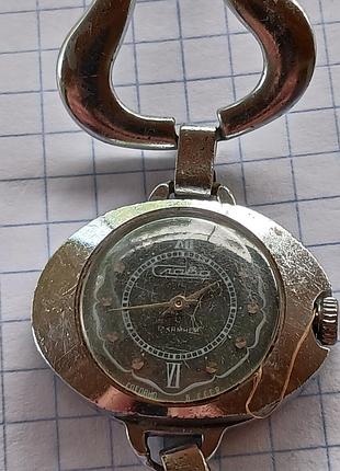 Женские часы слава ссср.