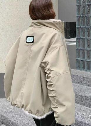 Бежевая двусторонняя зимняя женская куртка oversize широкого кроя теплая l