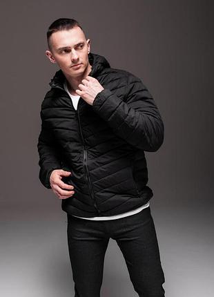 Чорна стьобана куртка з капюшоном 6xl