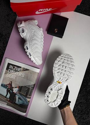 Женские кроссовки nike air max plus white