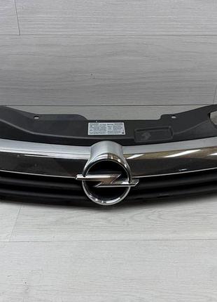 Решітка радіатора опель астра аш, opel astra h, 13108463, оригіна gm