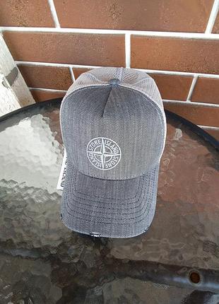 Кепка-тракер stone island (серая джинсовая с сеткой), размер m