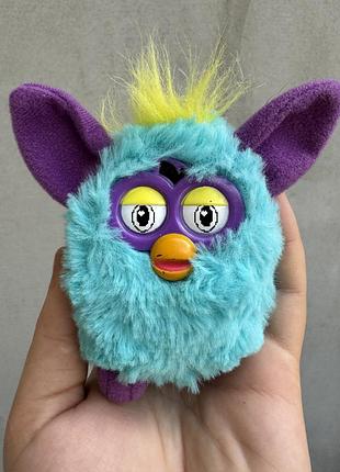 М'яка іграшка фербі (furby), створена за мотивами популярної електронної іграшки hasbro