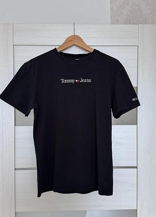 Футболка чорна tommy hilfigier tommy jeans