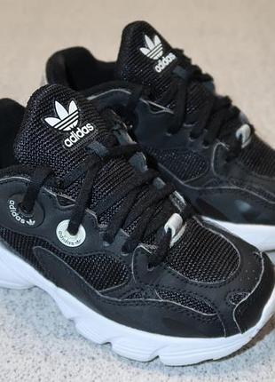 Кроссовки adidas оригинал - 30 размер