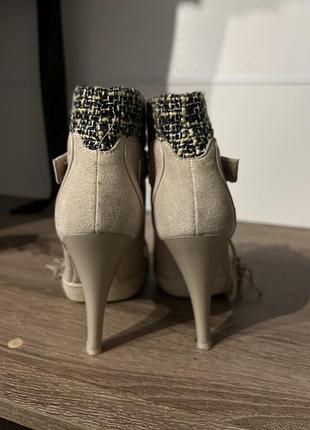 Ботильони guess 3