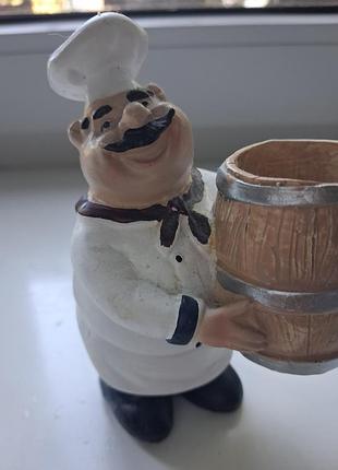 Статуетка-тримач для зубочисток «кухар з бочкою»