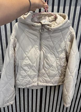 Демісезонна куртка від bershka