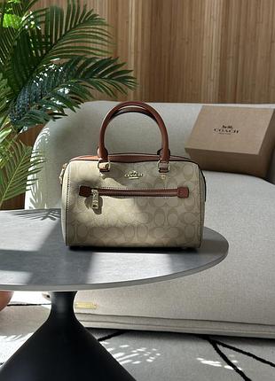 Женская кожаная сумка coach с фирменной канвой бежевая 26 х 17 х 12 см