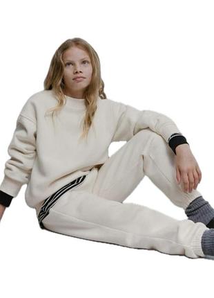 Теплий та практичний спортивний костюм на дівчинку від відомого бренда zara, іспанія.